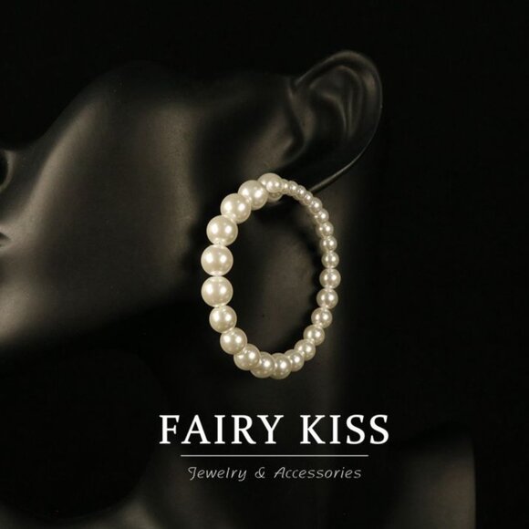 Vintage Glam Graduated Pearl Cluster Hoops - Picture 1 of 3